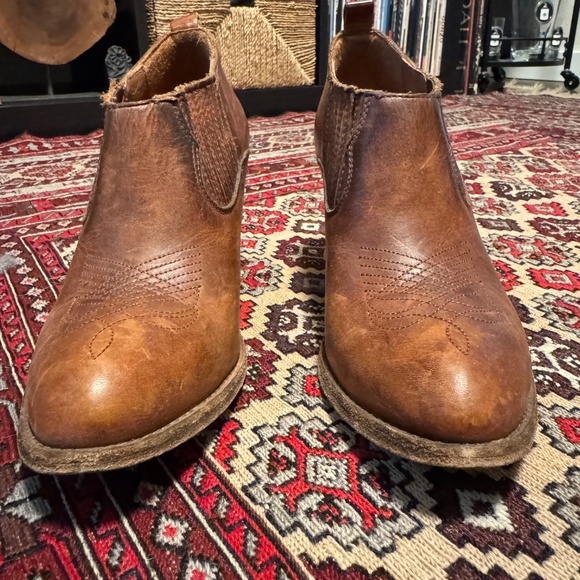Frye Faye Shootie Leather Ankle Heeled Boot - Size 6 - Cognac - Like New - Picture 2 of 9